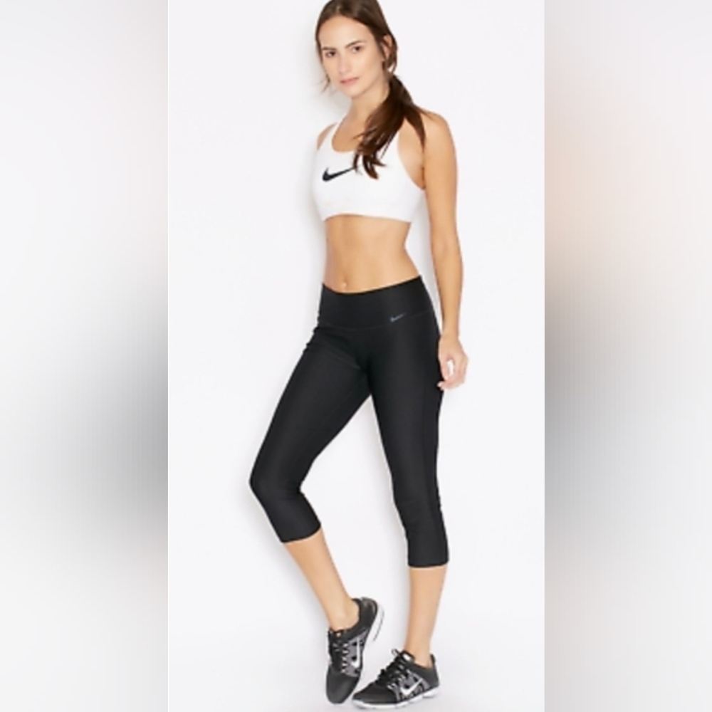 NWOT Nike High Waist Capri Leggings